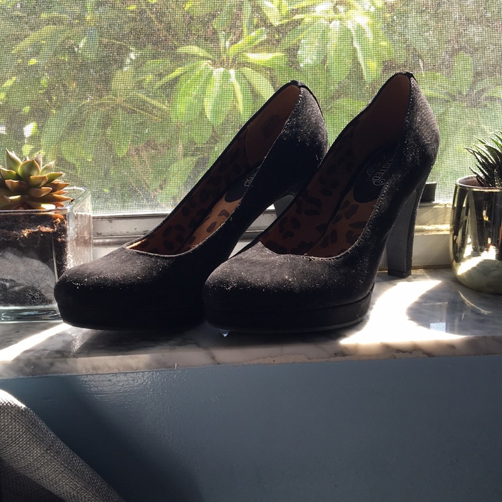 Soft black high heels with signature animal print.